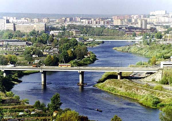 Вид на мост через реку Ухта