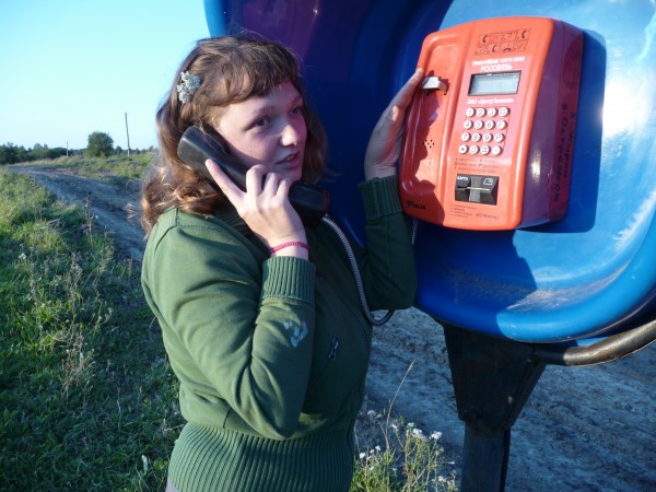 телефон в поле))