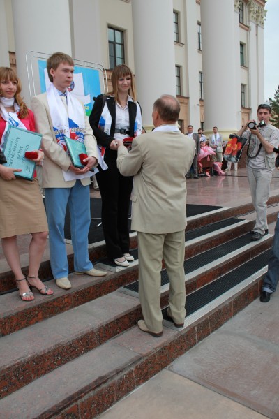 Вручение диплома, благодарности, медали